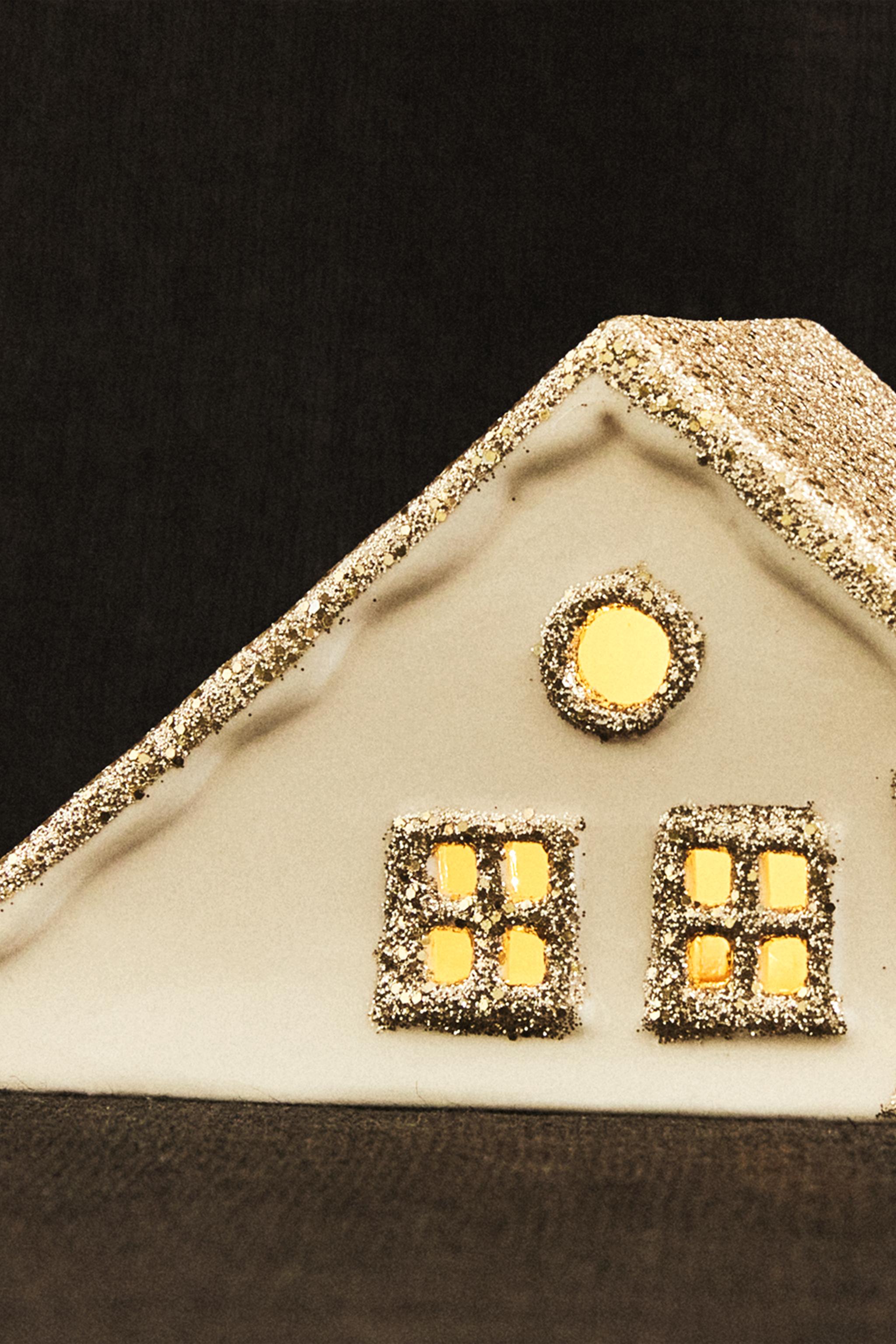 CHRISTMAS SKI LODGE CERAMIC ORNAMENT